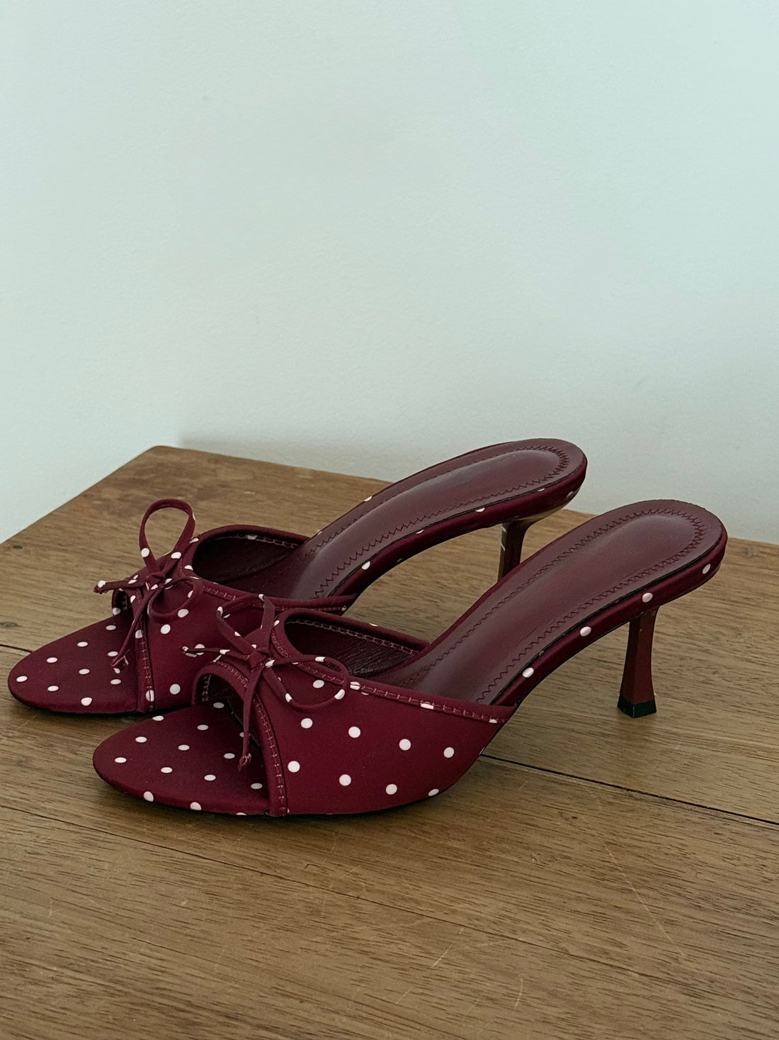 TALONS À POIS BORDEAU